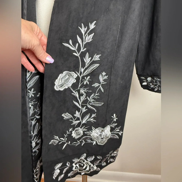 Curations Open Front Faux Suede Duster Black w/ Silver Embroidery Women’s Large - Picture 8 of 11